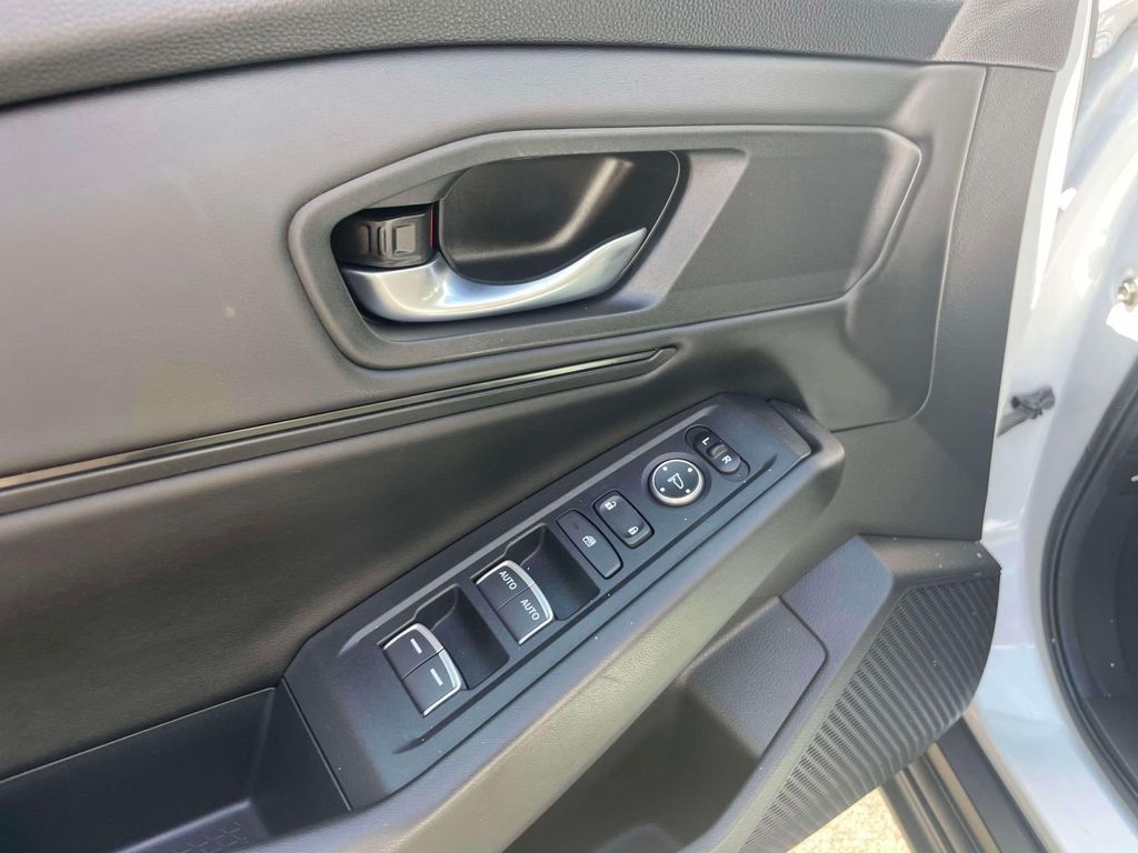 2025 Honda Accord SE - Photo 18