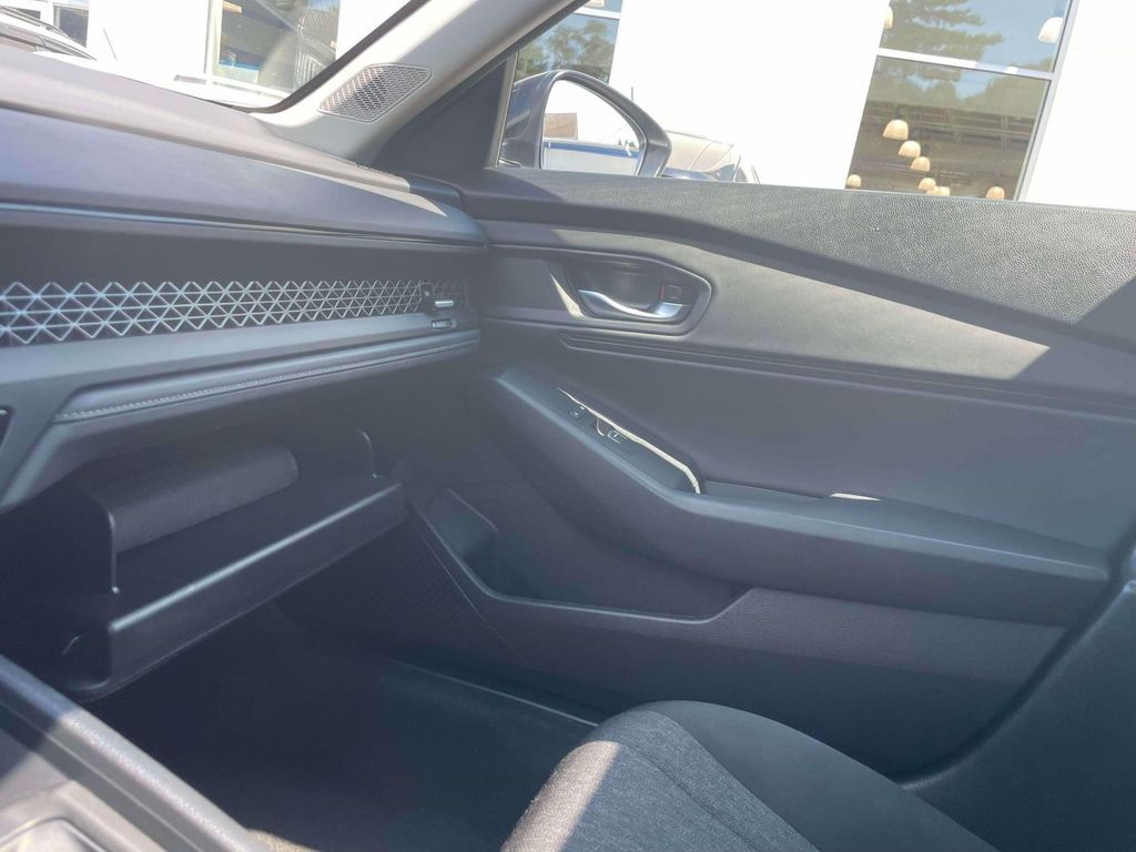 2025 Honda Accord SE - Photo 35