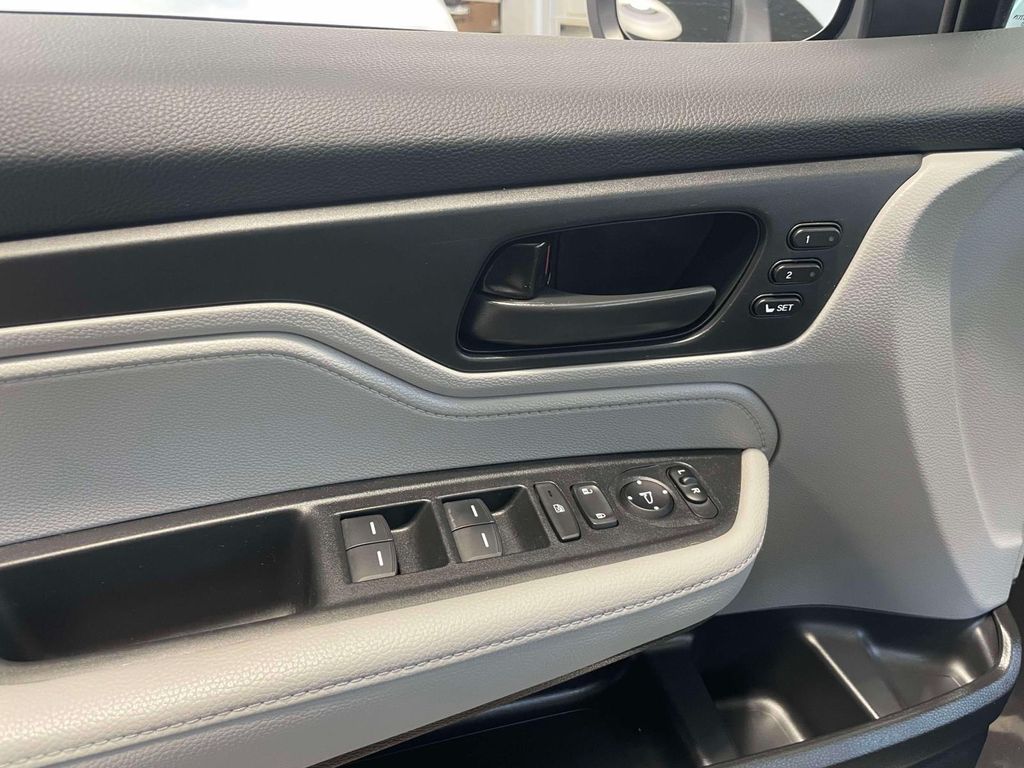 2024 Honda Odyssey EX-L - Photo 18