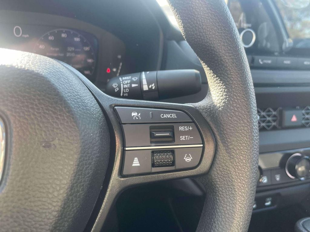 2025 Honda Accord SE - Photo 23