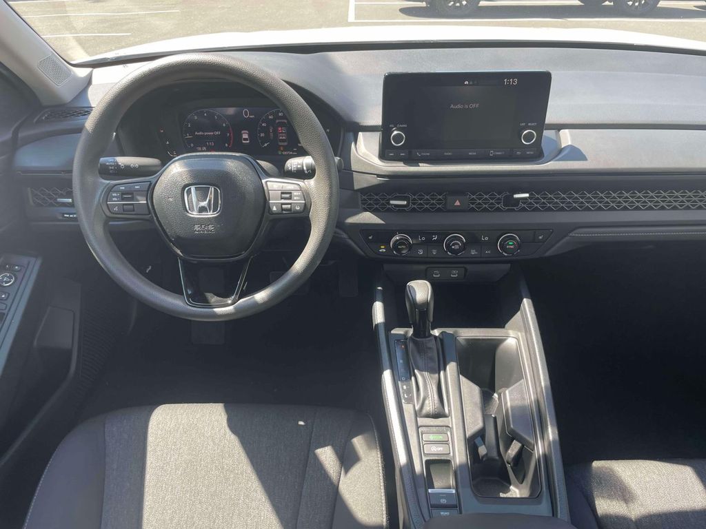 2025 Honda Accord SE - Photo 13