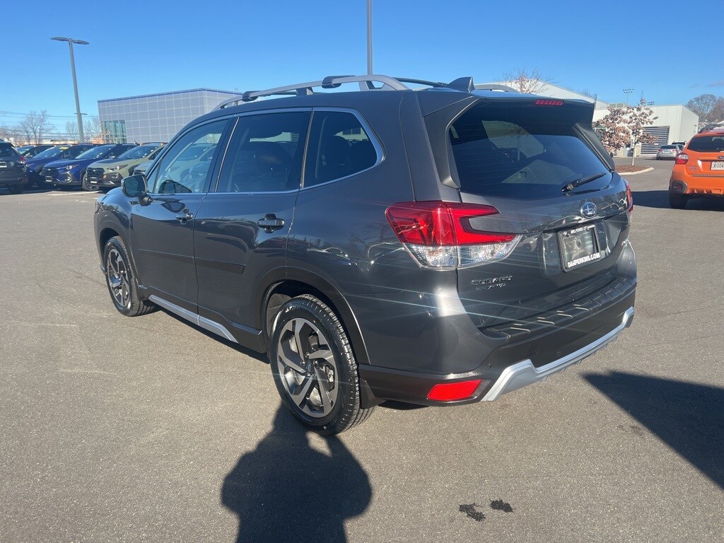 2022 Subaru Forester Touring photo 3