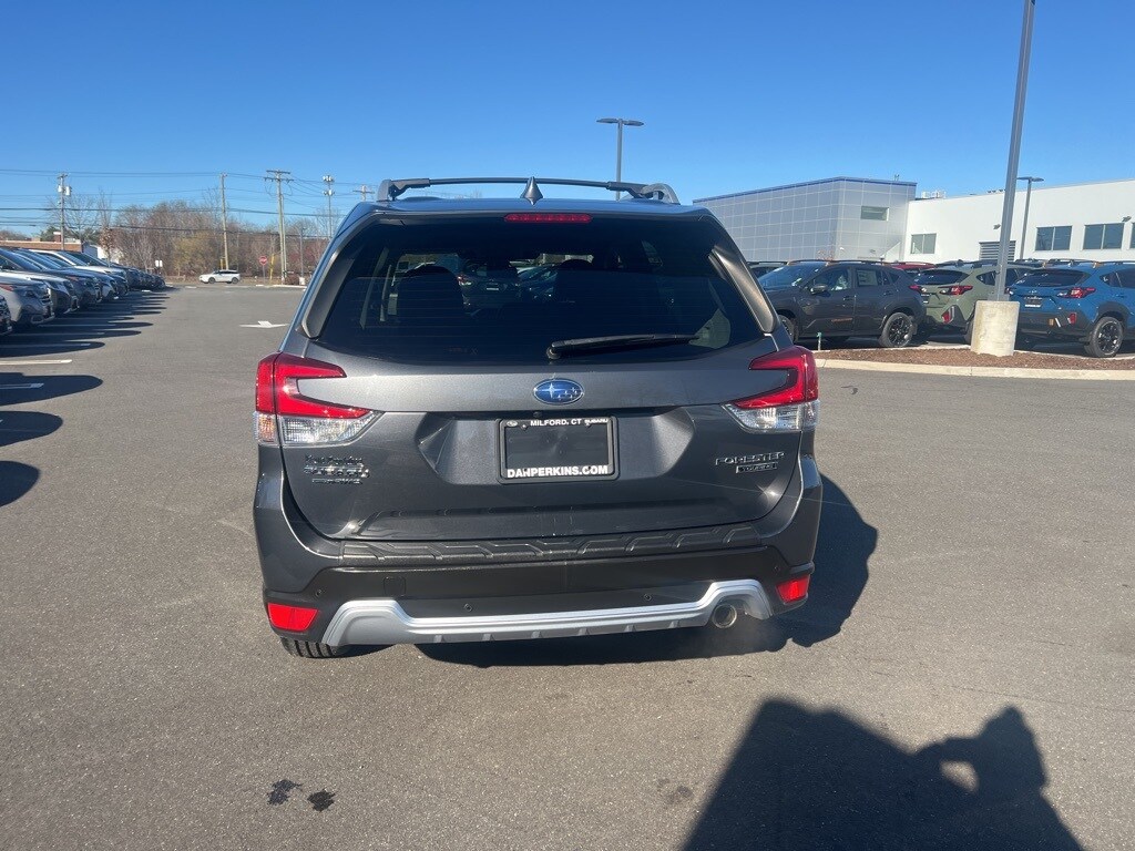 2022 Subaru Forester Touring photo 4