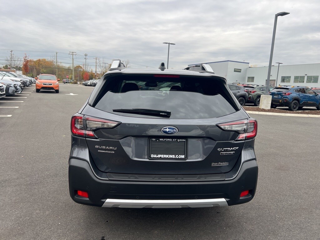 2024 Subaru Outback Touring photo 4