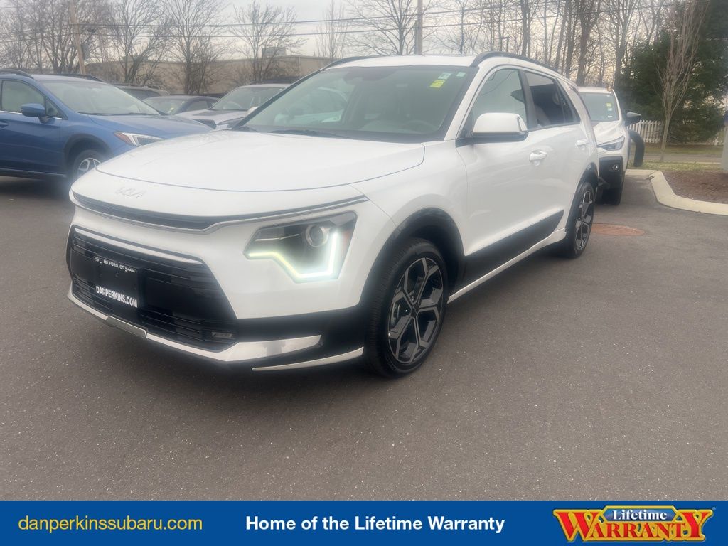 2025 Kia Niro EX Touring's photo