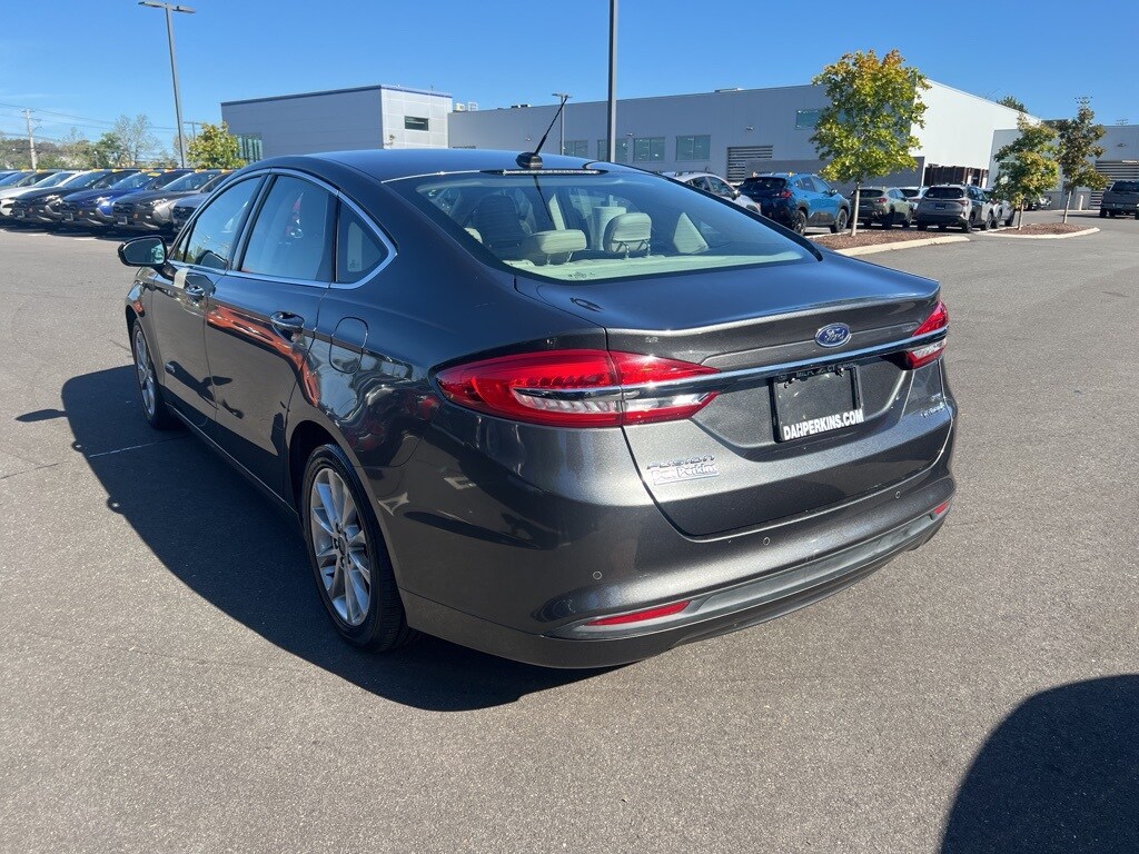2017 Ford Fusion Hybrid SE photo 2