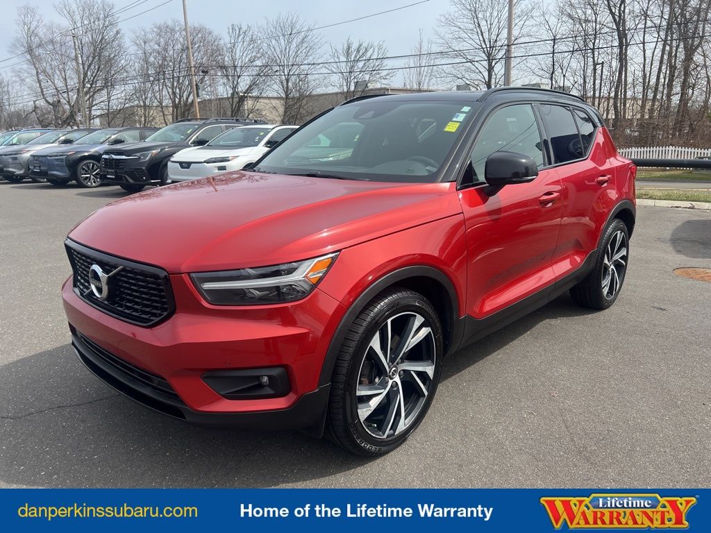 2020 Volvo XC40 T5 R-Design AWD's photo