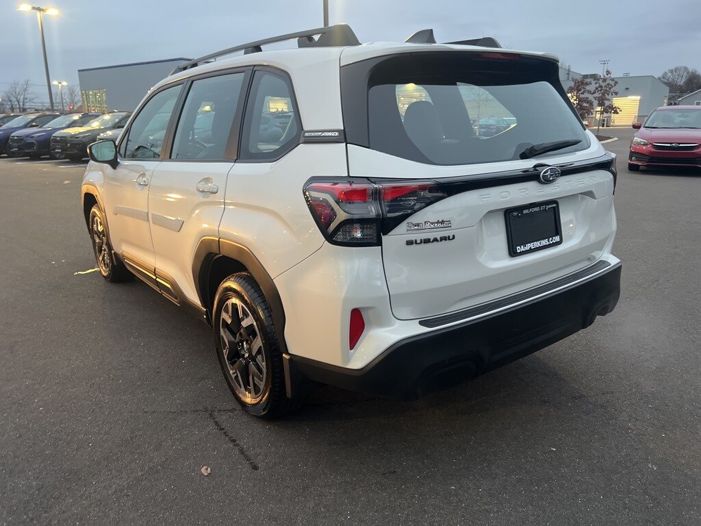 2025 Subaru Forester Base photo 2