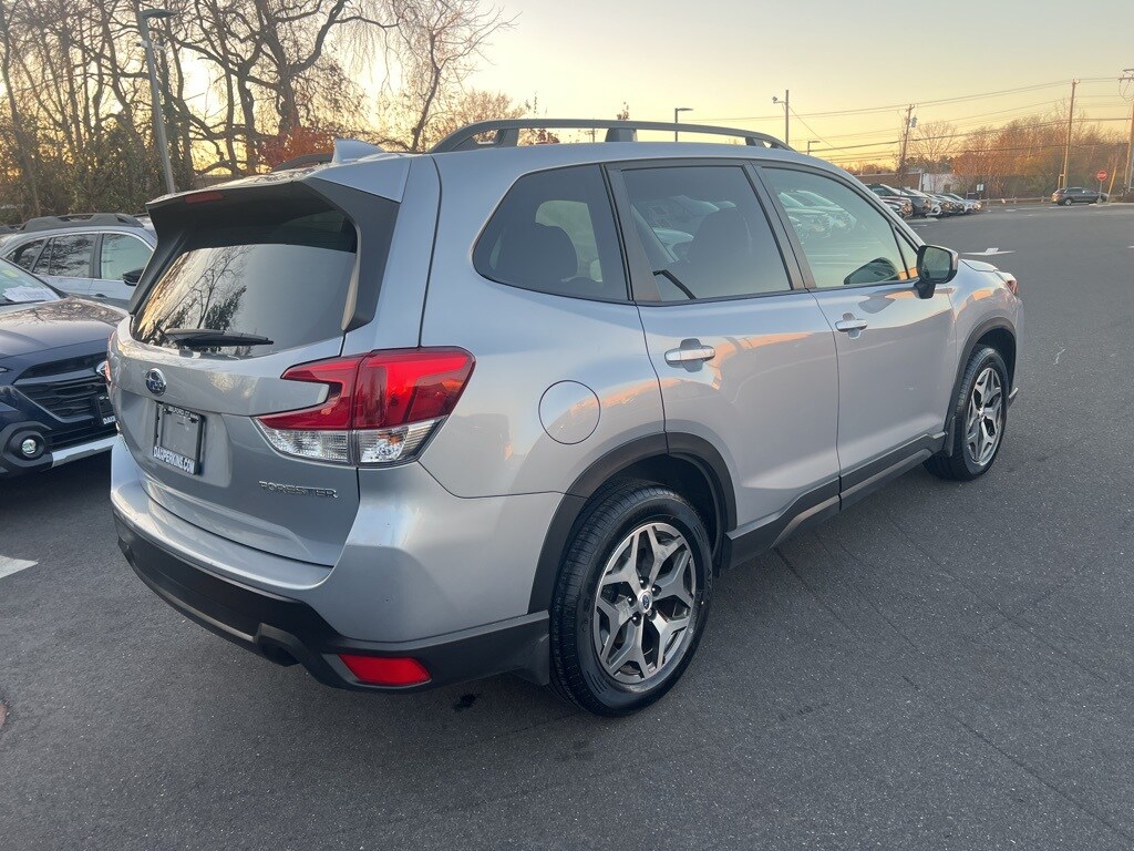 2023 Subaru Forester Premium photo 3