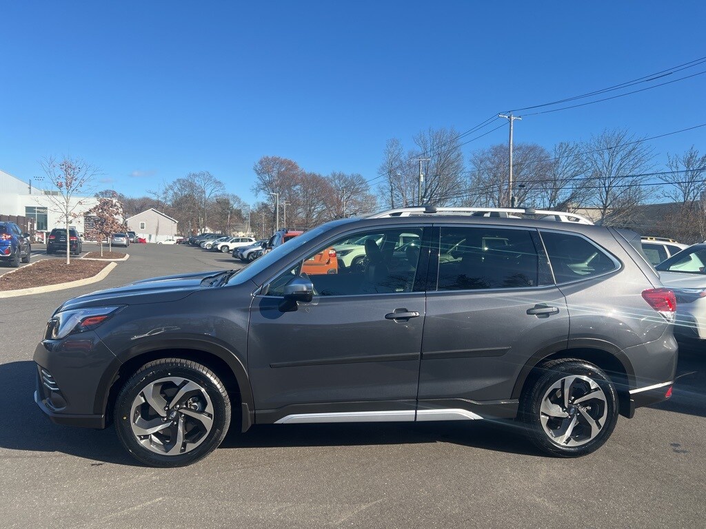 2022 Subaru Forester Touring photo 2