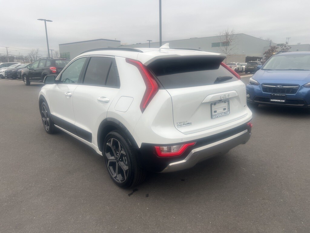 Used 2025 Kia Niro EX Touring SUV