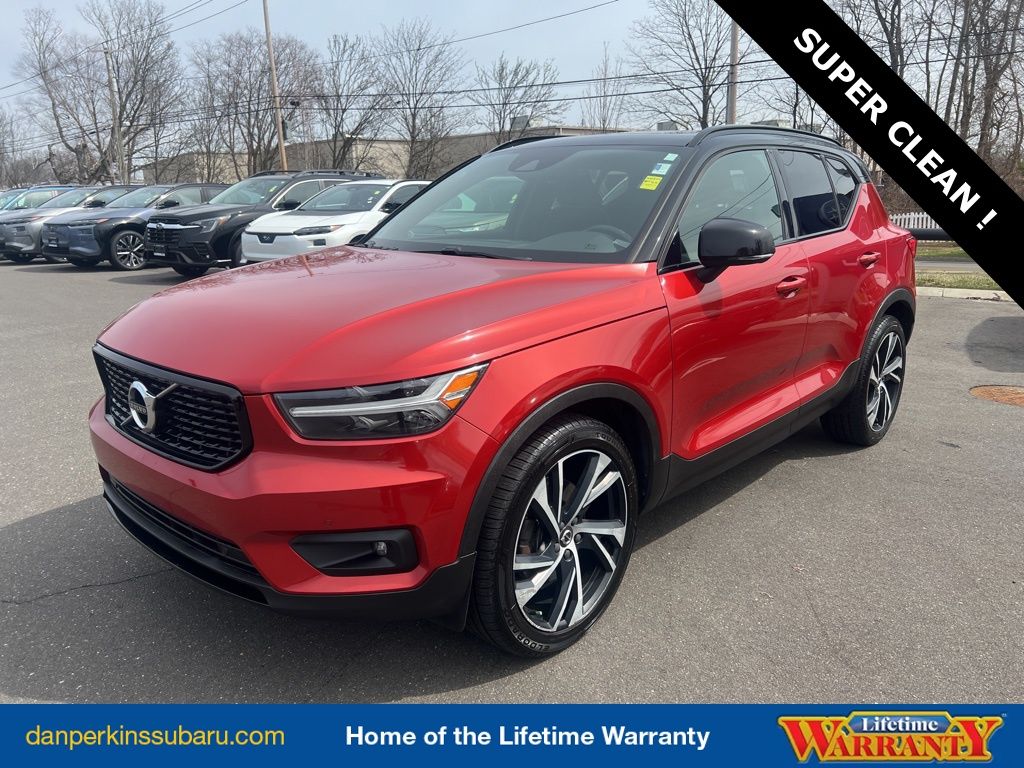 2020 Volvo XC40 T5 R-Design AWD's photo