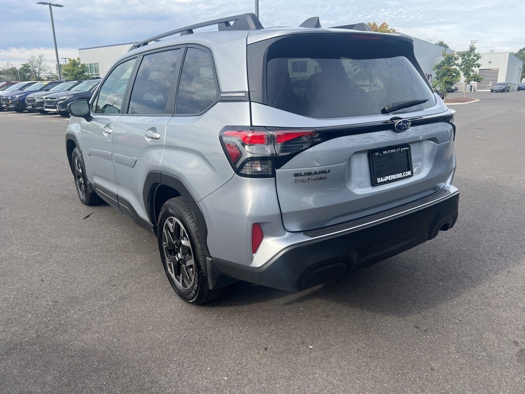 2025 Subaru Forester Premium photo 3
