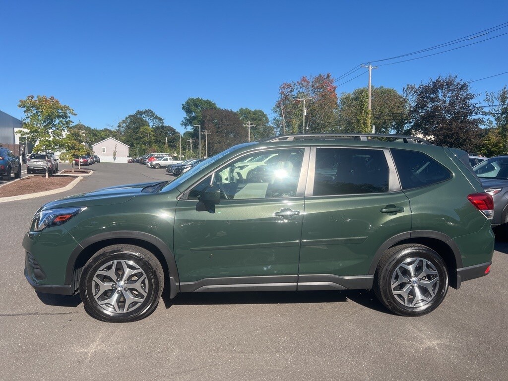 2023 Subaru Forester Premium photo 2