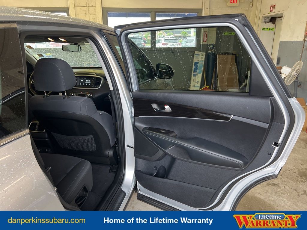 2019 Kia Sorento LX - Photo 38
