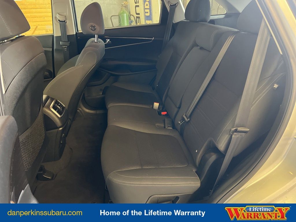 2019 Kia Sorento LX - Photo 28