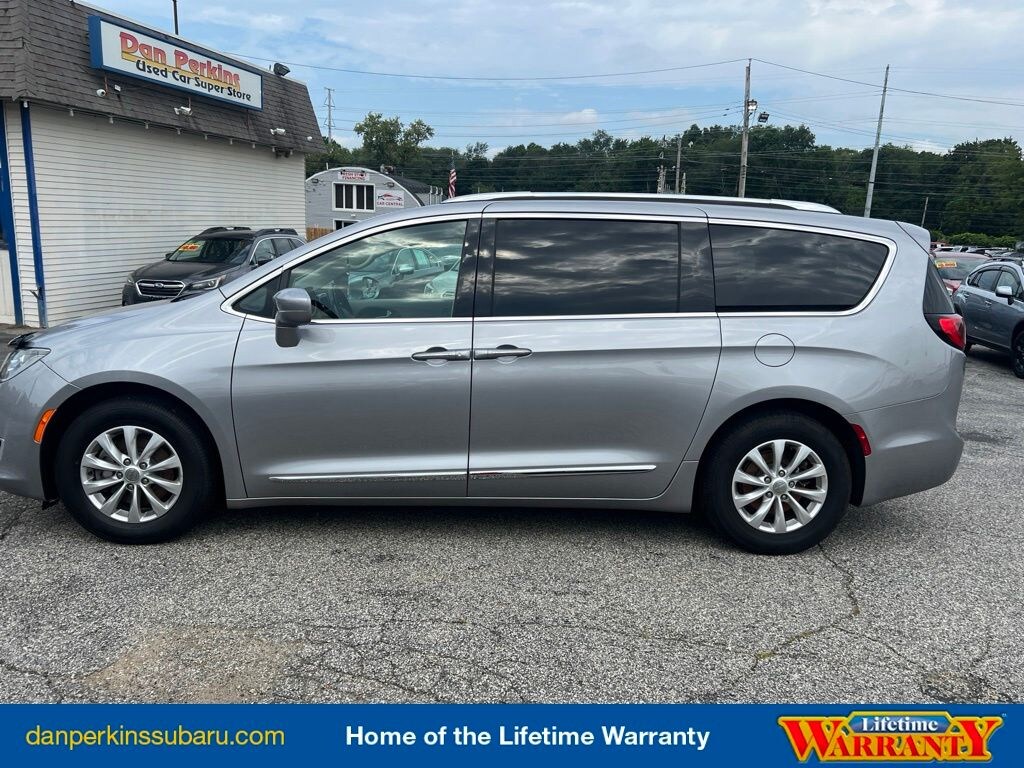 Used 2018 Chrysler Pacifica Touring L Minivan/Van