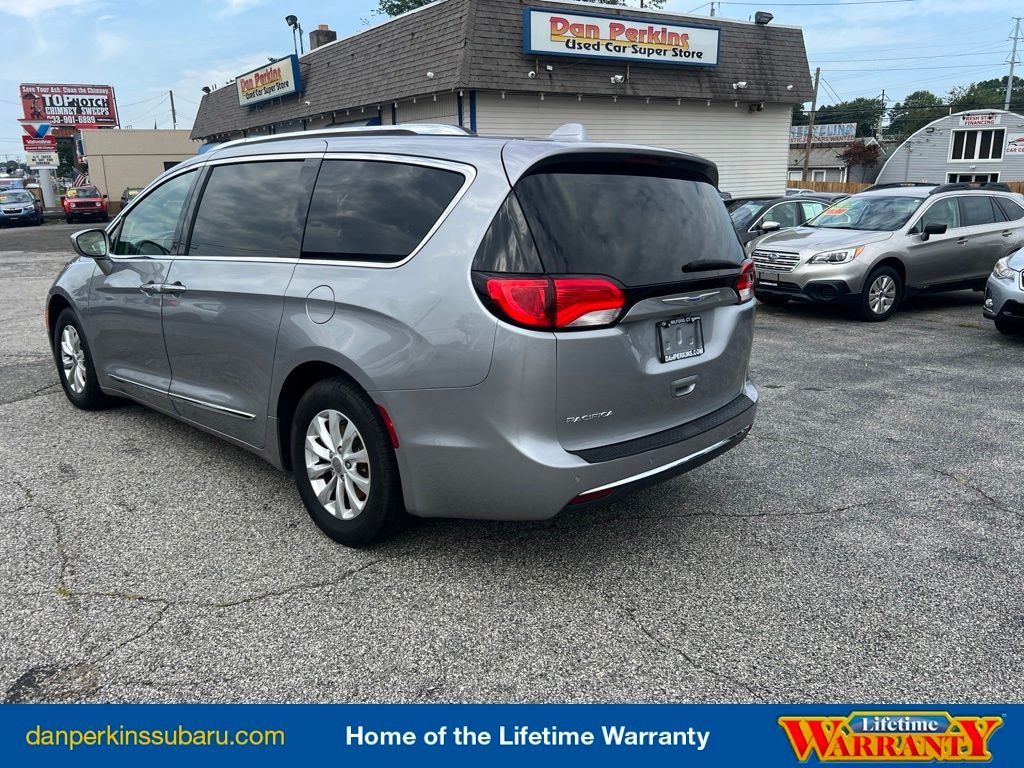 Used 2018 Chrysler Pacifica Touring L Minivan/Van