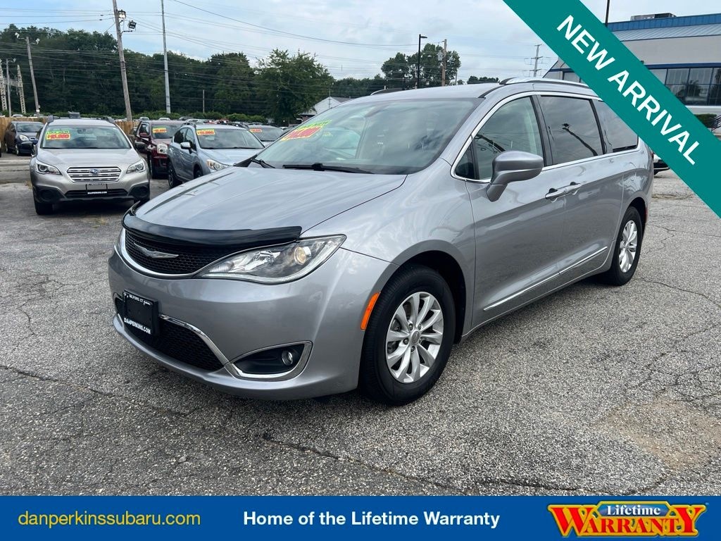Used 2018 Chrysler Pacifica Touring L Minivan/Van