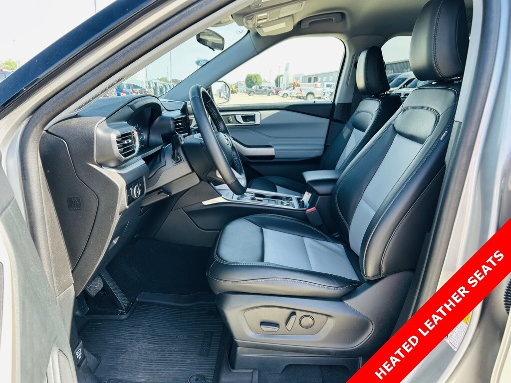 2023 Ford Explorer XLT photo 2