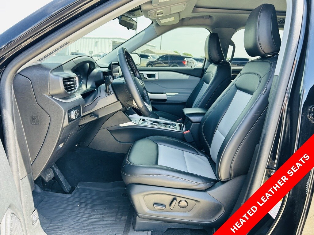 2023 Ford Explorer XLT photo 3