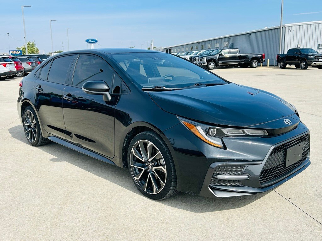 2021 Toyota Corolla SE photo 2