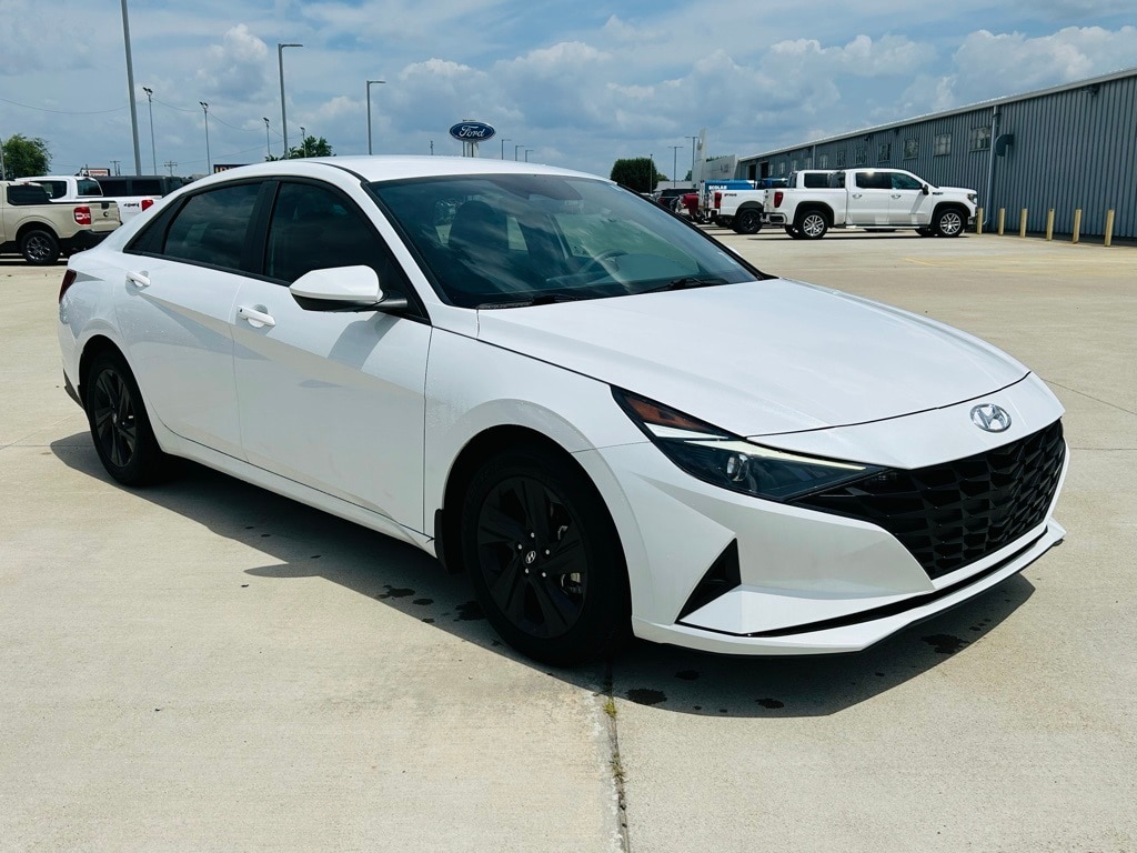 Used 2022 Hyundai Elantra SEL with VIN 5NPLM4AG0NH083069 for sale in Mattoon, IL