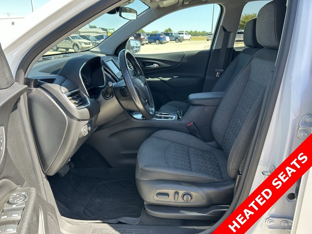 2022 Chevrolet Equinox LT photo 2