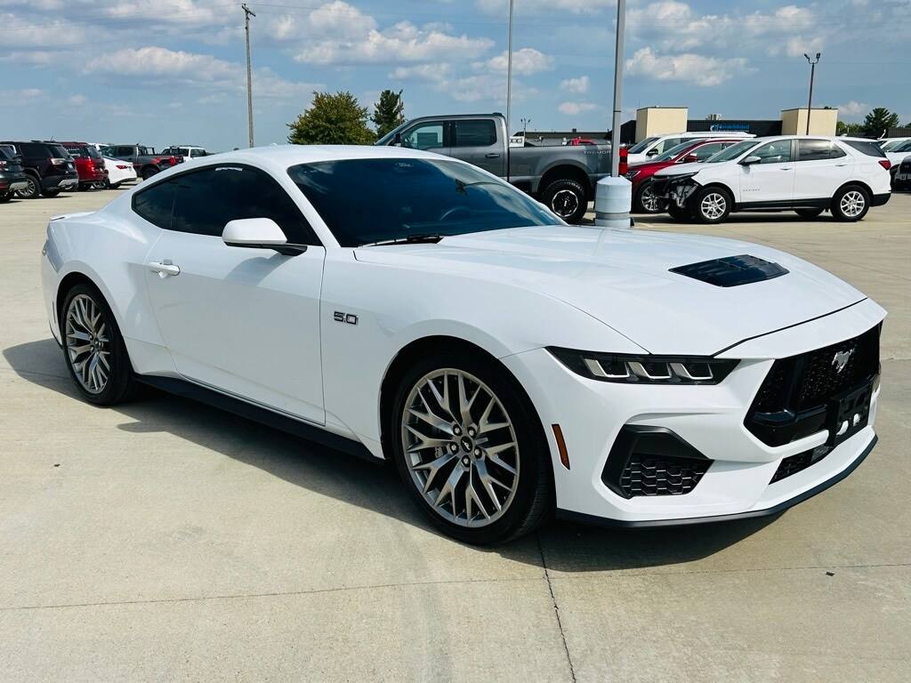 2024 Ford Mustang GT Premium photo 2