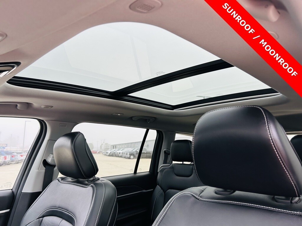 2023 Jeep Grand Cherokee Limited photo 4