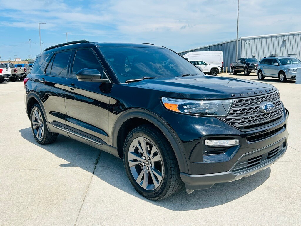 2023 Ford Explorer XLT photo 2