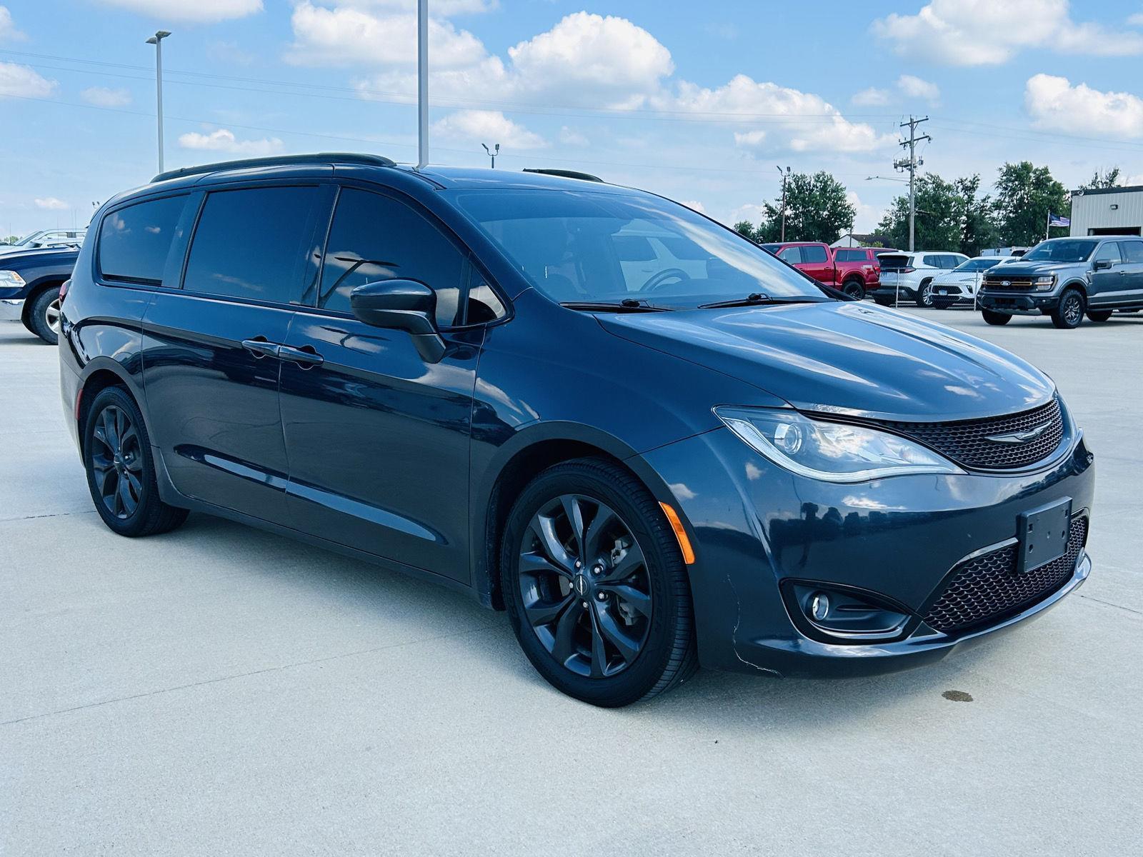 Chrysler Pacifica Mattoon IL | Family Minivans | Pilson CDJR Fiat