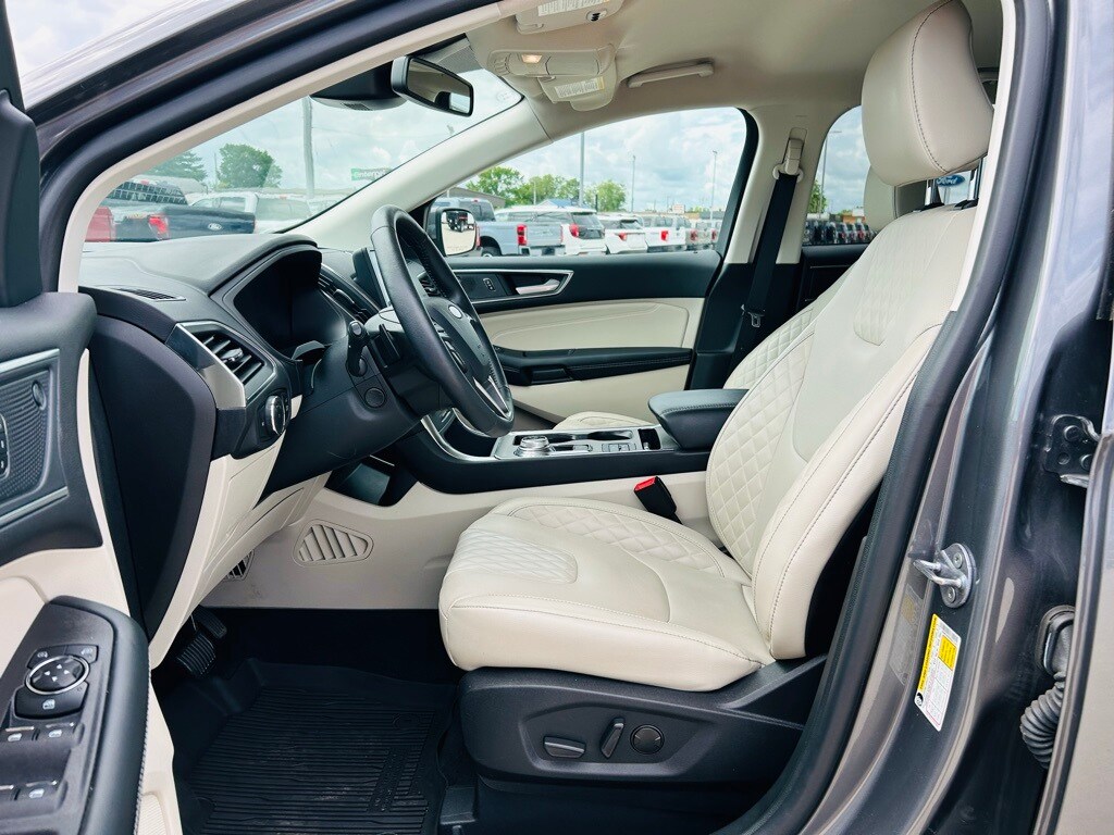 2024 Ford Edge Titanium photo 3