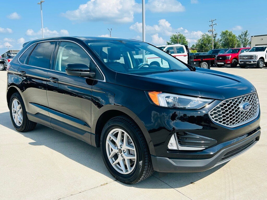 2024 Ford Edge SEL photo 2