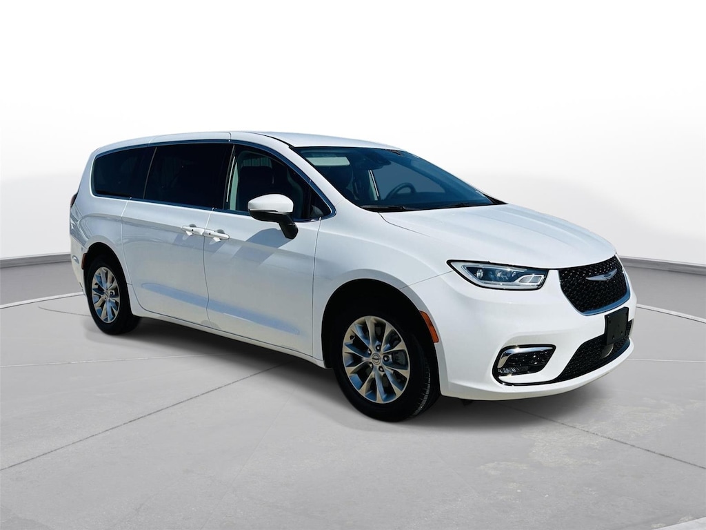 Certified 2023 Chrysler Pacifica Touring L Van