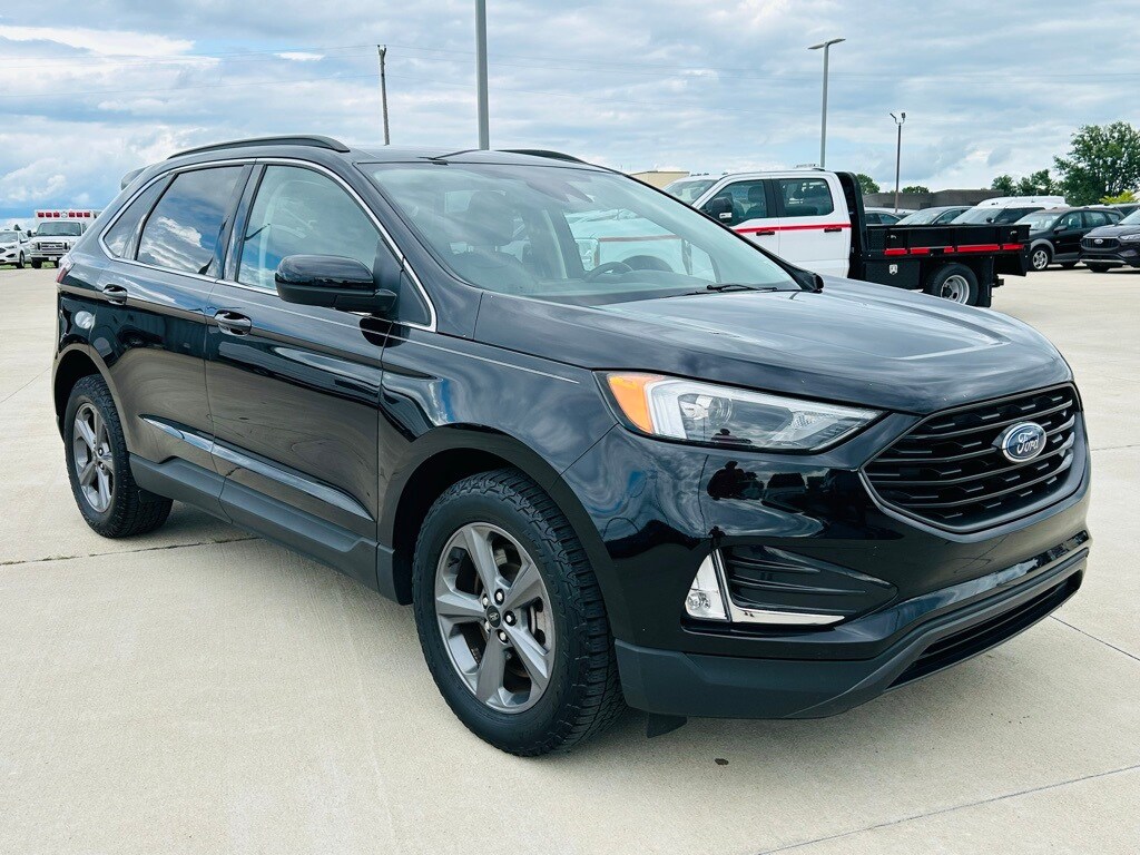 2022 Ford Edge SEL photo 2