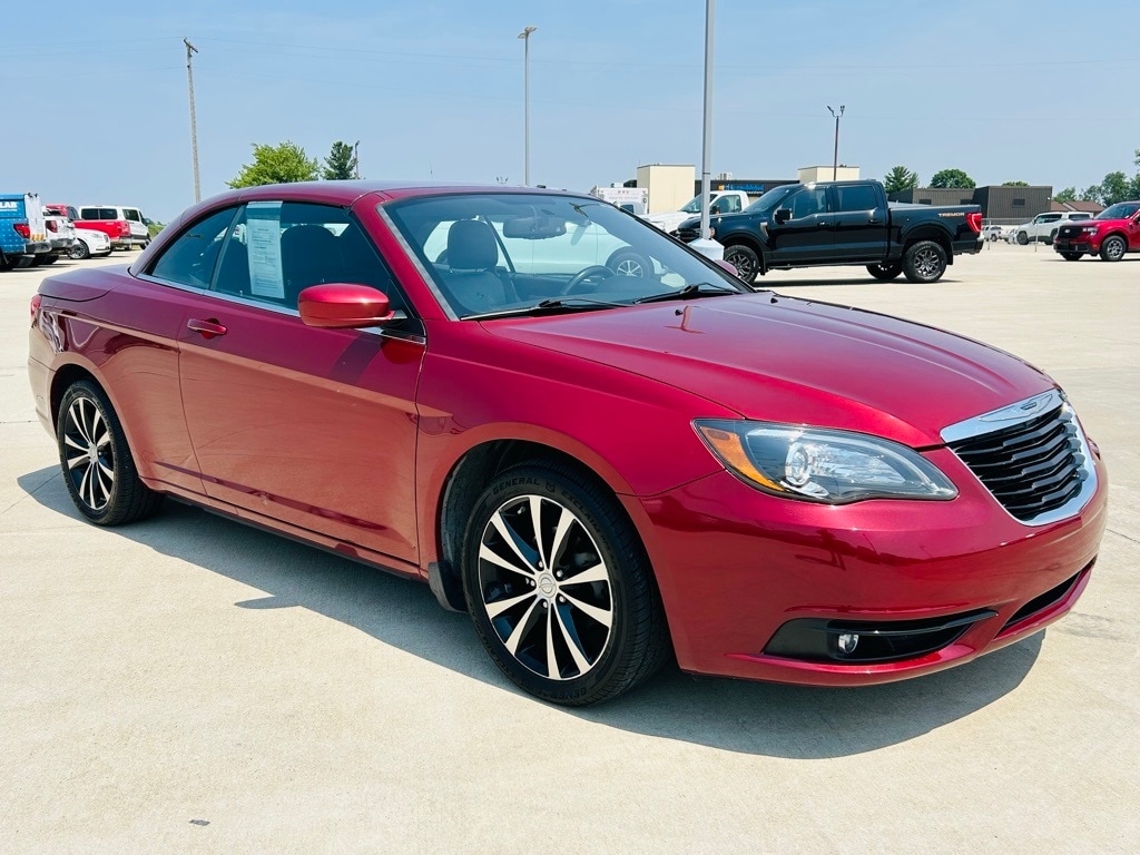 Used 2012 Chrysler 200 S with VIN 1C3BCBGG9CN233921 for sale in Mattoon, IL