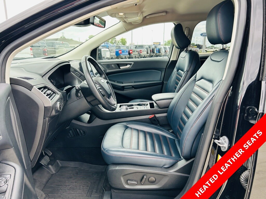 2022 Ford Edge SEL photo 3