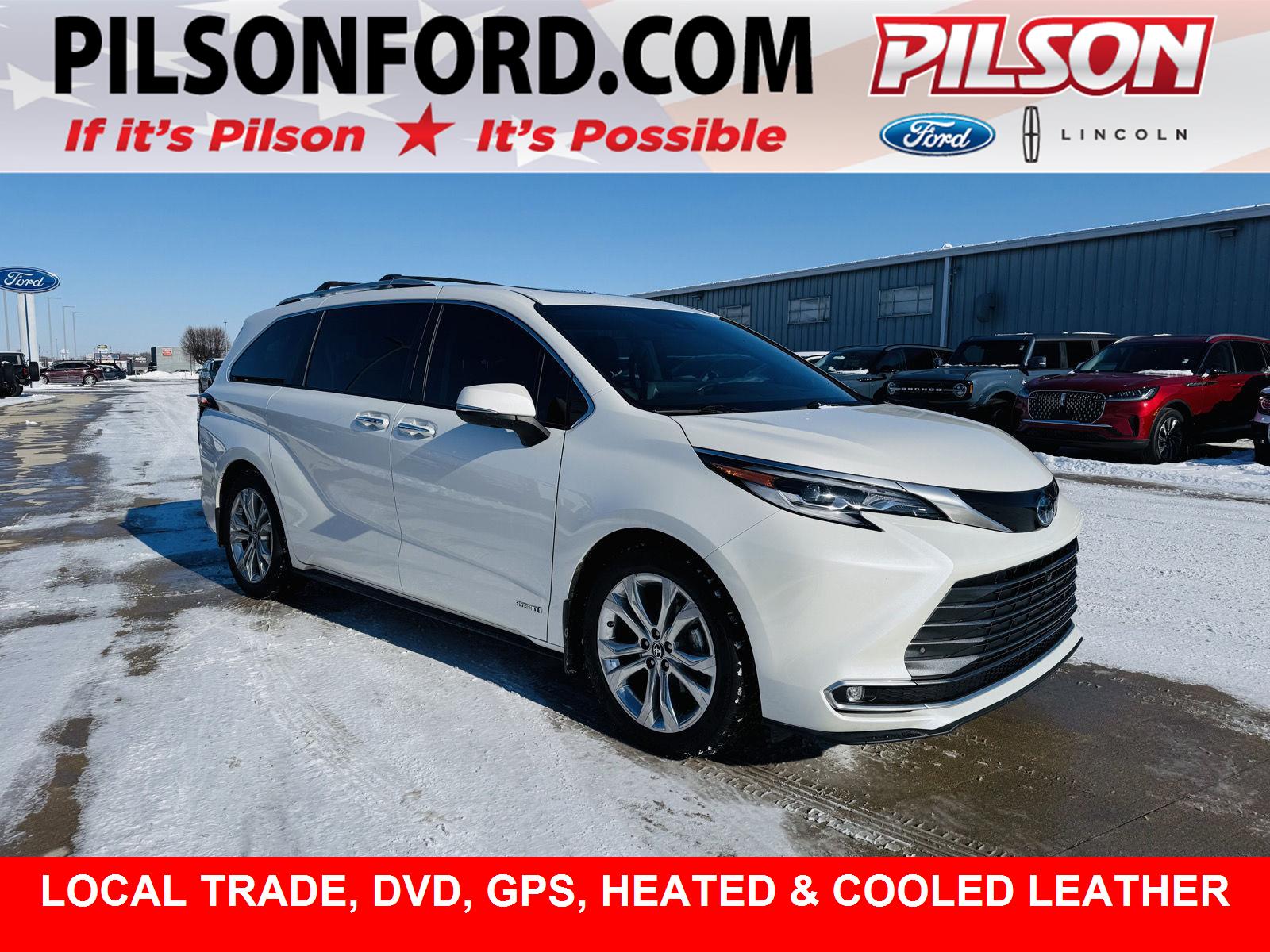 2021 Toyota Sienna Platinum's photo