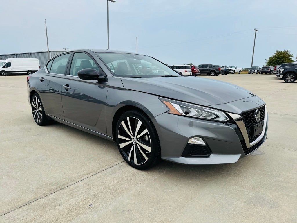 Used 2022 Nissan Altima SR with VIN 1N4BL4CV0NN310700 for sale in Mattoon, IL
