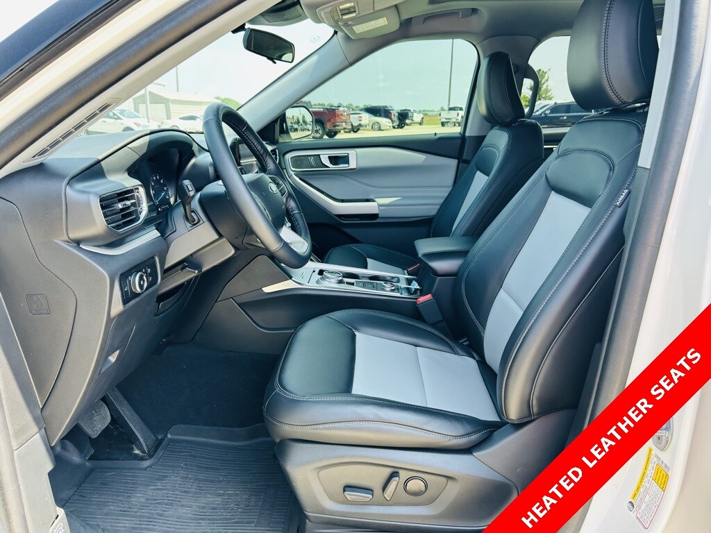 2023 Ford Explorer XLT photo 2