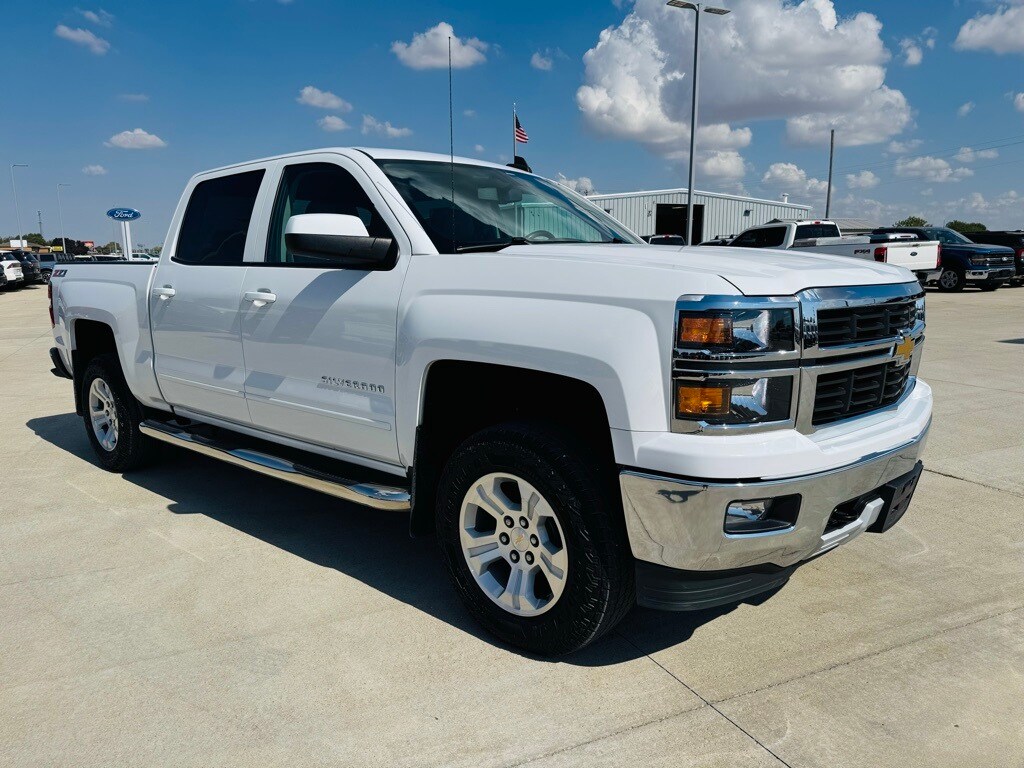 2015 Chevrolet Silverado LT photo 2