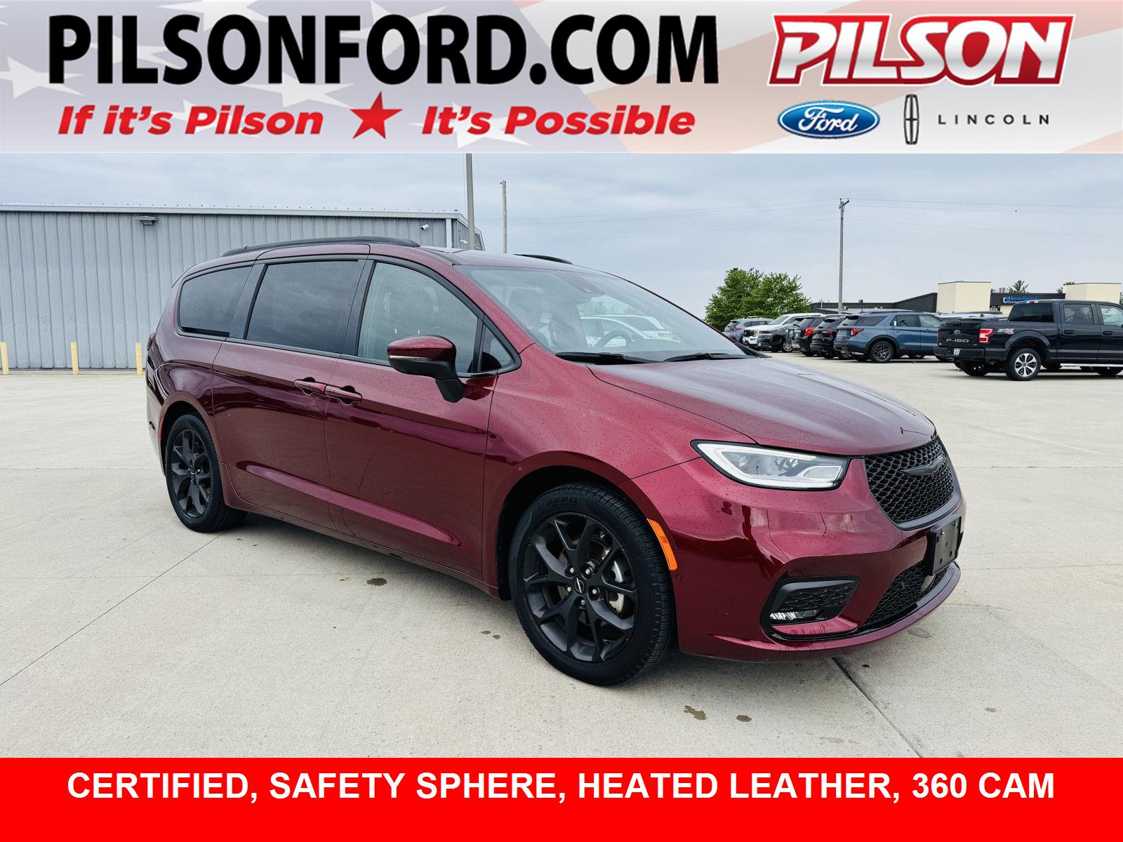 2023 Chrysler Pacifica Touring L's photo
