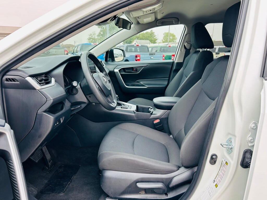 2024 Toyota RAV4 LE photo 2