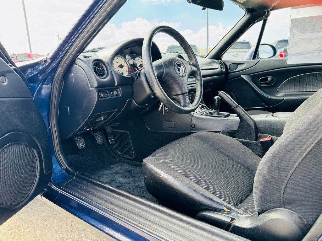 2002 Mazda MX-5 Miata Miata Base photo 3