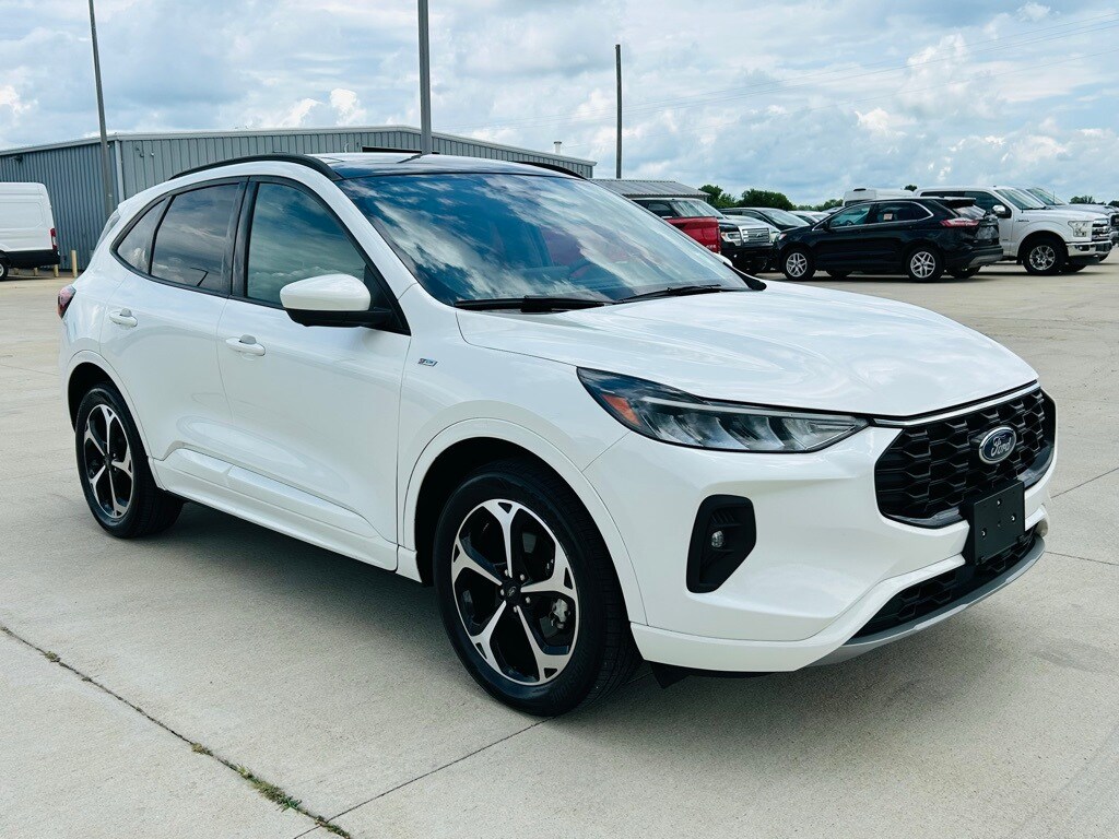 2023 Ford Escape ST-Line Select photo 2