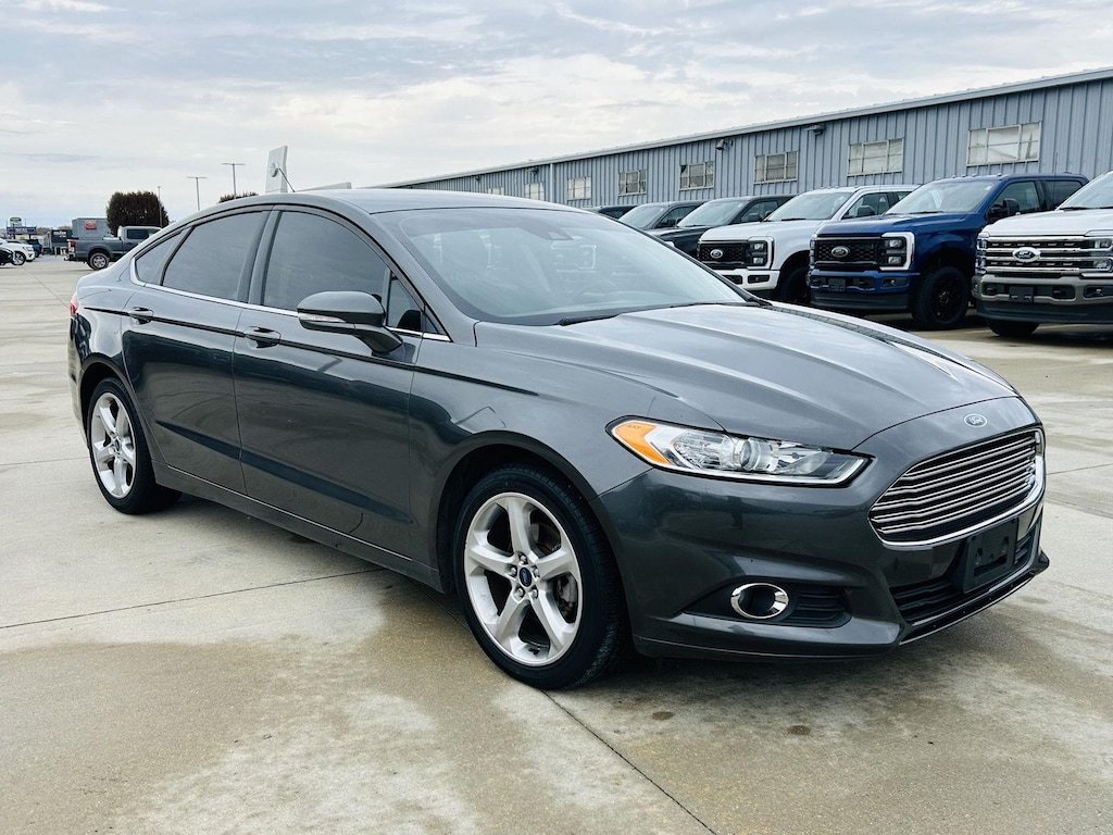 Used 2016 Ford Fusion SE Sedan