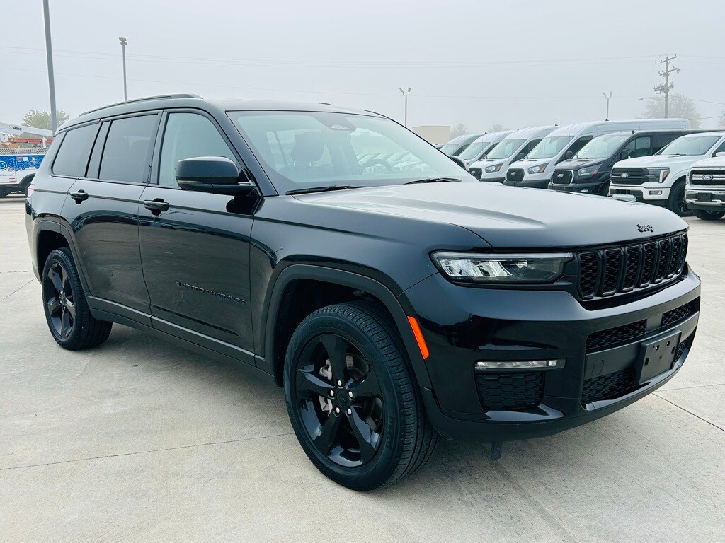 2023 Jeep Grand Cherokee Limited photo 2