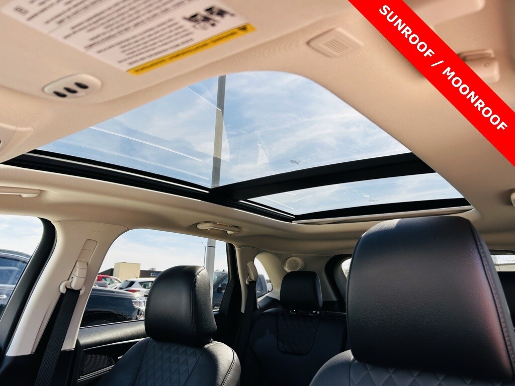 2024 Ford Edge Titanium photo 3