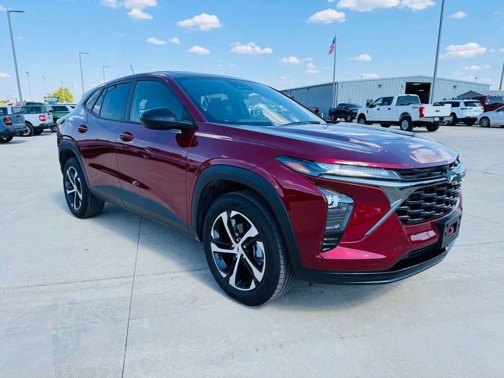 2025 Chevrolet Trax photo 2